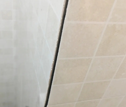 新都瓷砖空鼓维修公司分享阳台瓷砖脱落的修复过程可以分为以下几个步骤